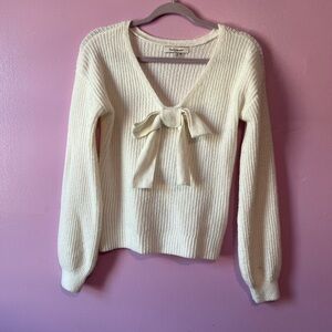 Francesca's Collections Cream V-Neck Sweater with Bow